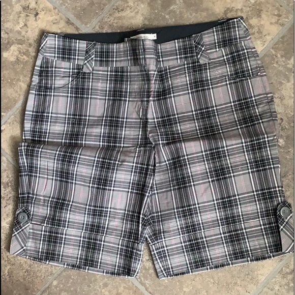 NEW. Shorts with pockets nwot - Picture 2 of 7